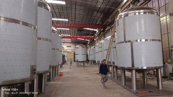 Δεξαμενή αποθήκευσης με πάχος τοιχώματος 8mm για έξοδο νερού DN100 σε στιβαρή κατασκευή