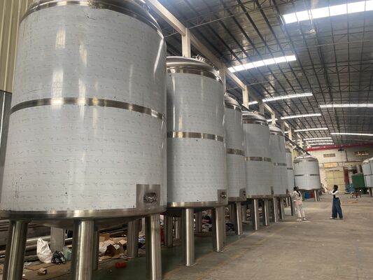 Δεξαμενή αποθήκευσης με πάχος τοιχώματος 8mm για έξοδο νερού DN100 σε στιβαρή κατασκευή